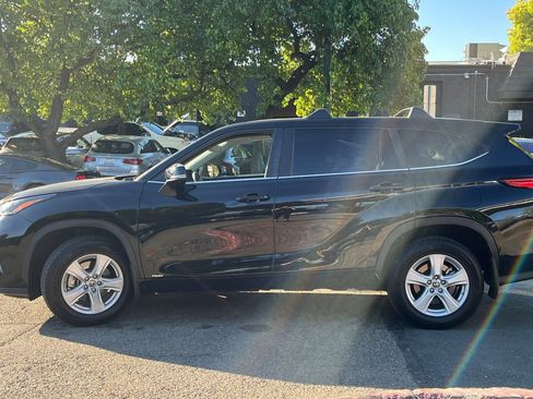 Used 2023 Toyota Highlander LE image 2