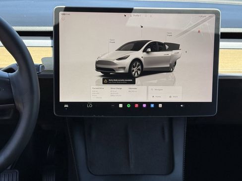 Used 2022 Tesla Model Y Long Range image 16