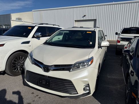 Used 2020 Toyota Sienna Limited Premium image 1