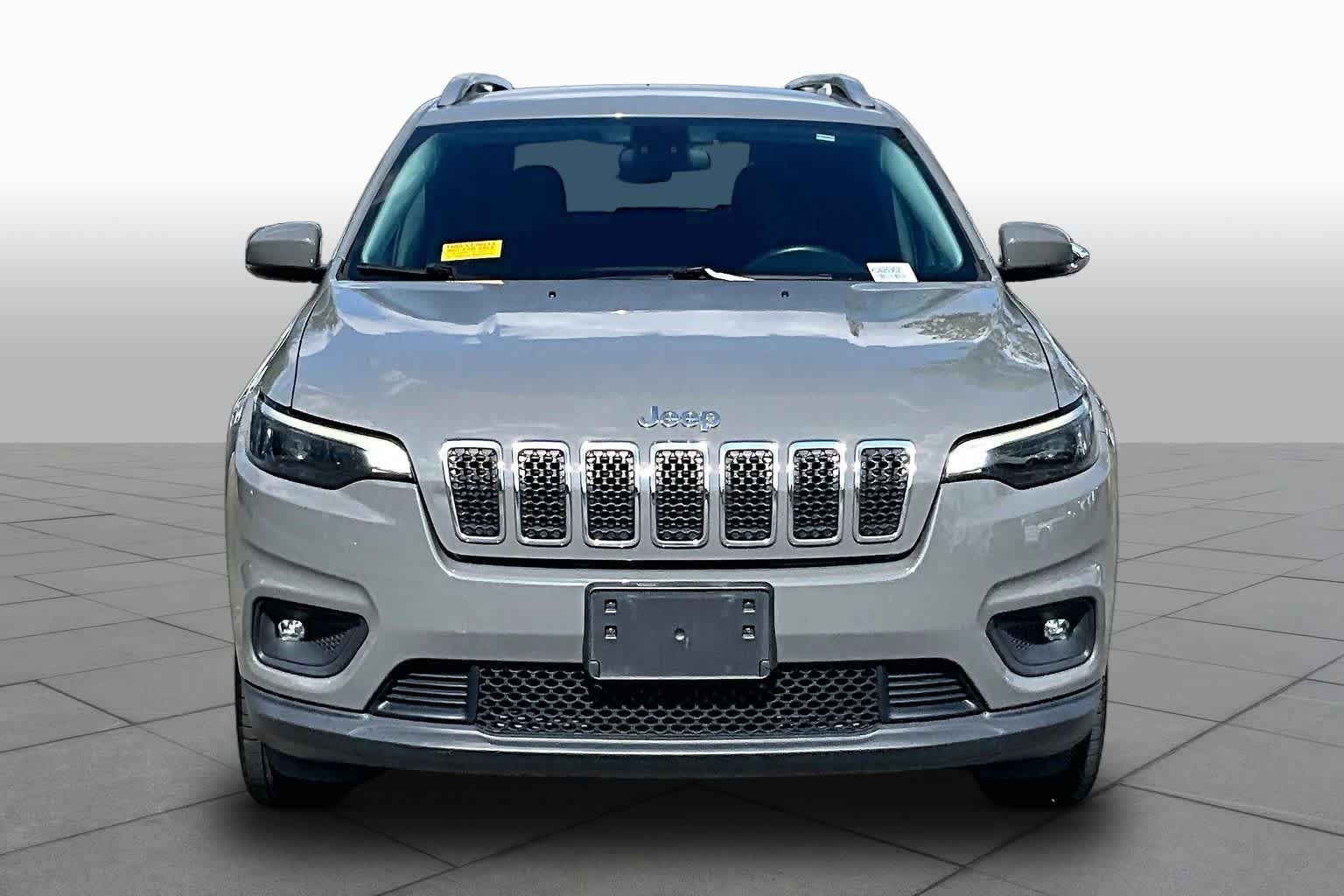 Used 2019 Jeep Cherokee Latitude Plus AWD/4WD image 4