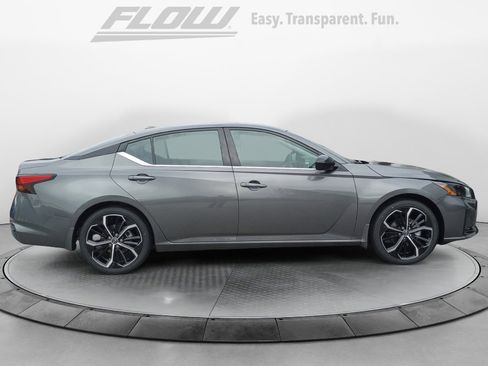 New 2025 Nissan Altima 2.5 SR image 8