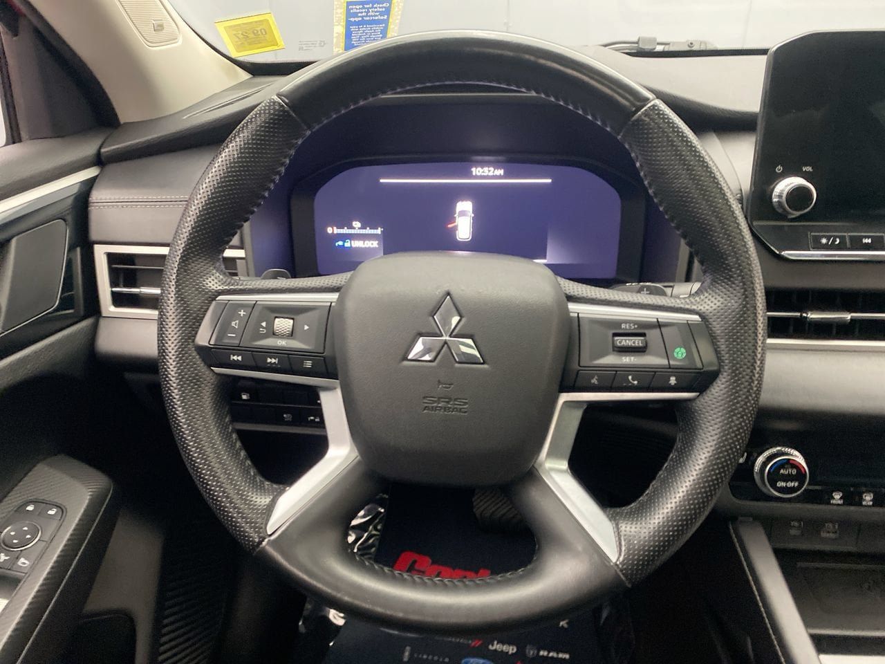 Used 2023 Mitsubishi Outlander SE AWD/4WD image 16