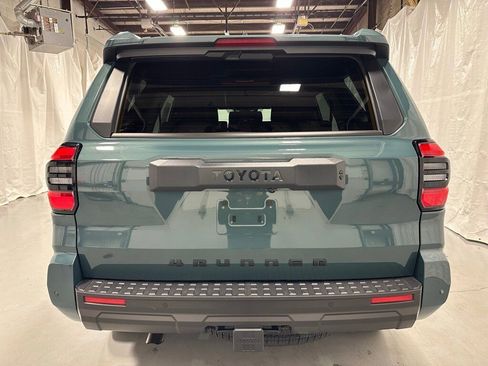 Used 2025 Toyota 4Runner TRD Off-Road image 6