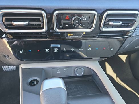 New 2026 Nissan Sentra SL w/ Floor Mat Package FWD image 29