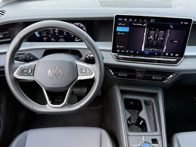 Used 2026 Volkswagen Tiguan SE FWD image 11