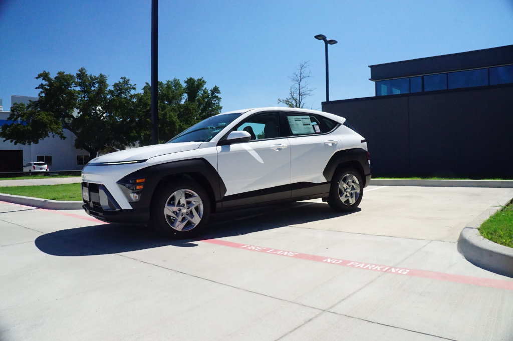 New 2027 Hyundai Kona SE FWD image 4