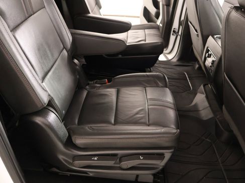 Used 2024 Chevrolet Suburban RST w/ Luxury Package RWD image 15