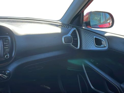 Used 2023 Kia Soul LX w/ LX Technology Package image 27