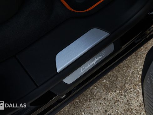 Used 2025 Lamborghini Urus SE image 37