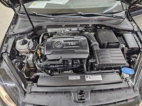 Used 2016 Volkswagen Golf S image 34
