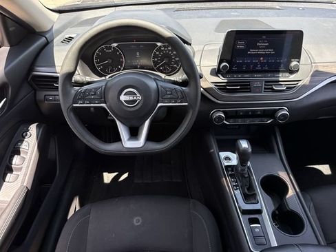 Used 2025 Nissan Altima 2.5 SV AWD/4WD image 12