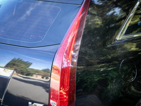 Used 2010 Cadillac CTS Premium image 11