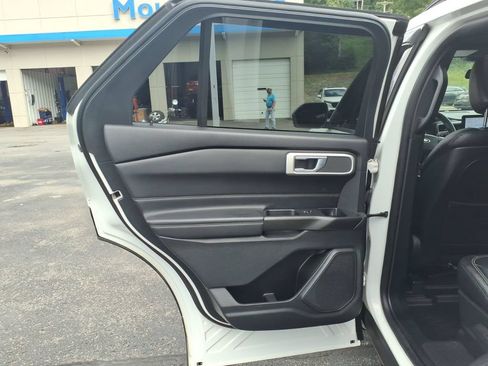 Used 2020 Ford Explorer XLT w/ Equipment Group 202A AWD/4WD image 14