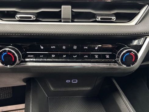 Used 2025 Chevrolet Equinox LT w/ Convenience Package II image 31