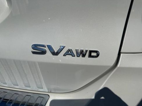 Used 2018 Nissan Rogue SV AWD/4WD image 9