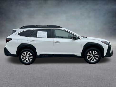 Used 2025 Subaru Outback Premium AWD/4WD image 4