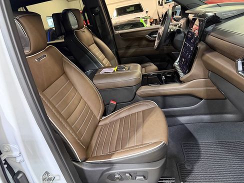 Used 2026 GMC Yukon XL Denali Ultimate AWD/4WD image 19