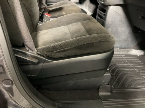 Used 2017 Dodge Grand Caravan SE FWD image 31