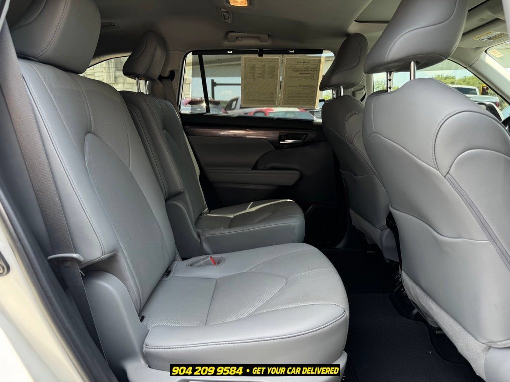 Used 2021 Toyota Highlander Limited FWD image 38