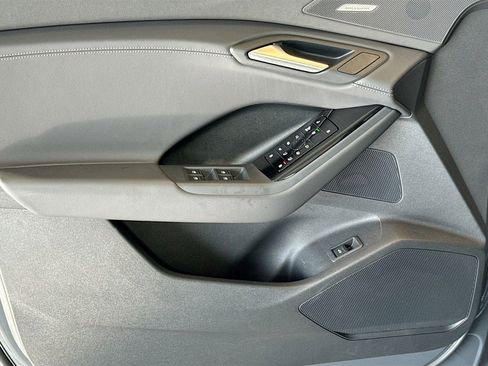 Used 2025 Audi Q6 e-tron Premium Plus image 16