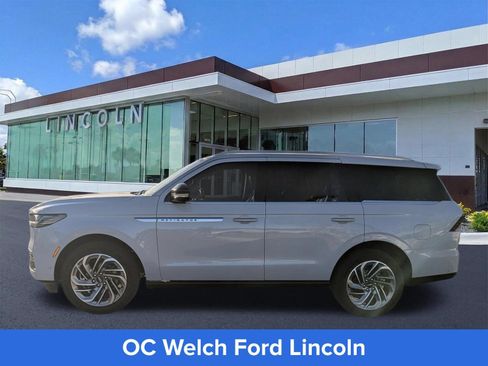 Certified 2025 Lincoln Navigator Reserve AWD/4WD image 8