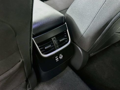 Used 2024 Subaru Outback Premium AWD/4WD image 32