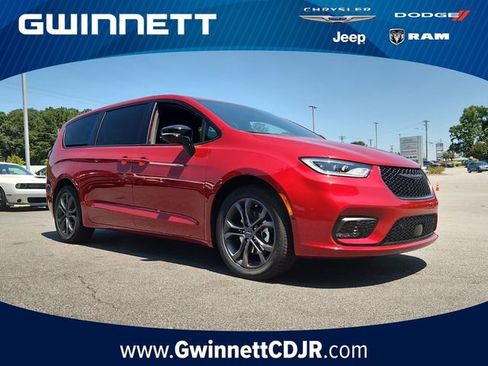 New 2026 Chrysler Pacifica Select image 1