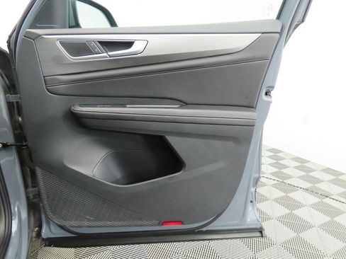 Certified 2024 Volkswagen Atlas Cross Sport SE image 23