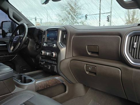 Used 2022 GMC Sierra 3500 Denali w/ Denali Ultimate Package image 12