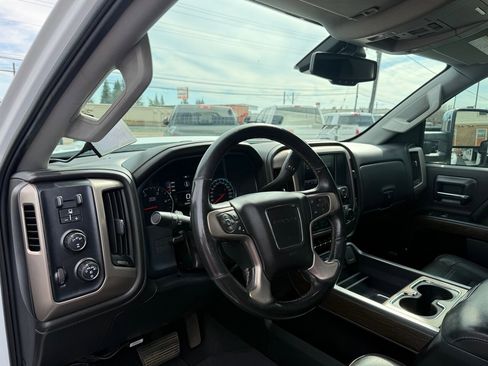 Used 2019 GMC Sierra 3500 Denali w/ Duramax Plus Package image 9