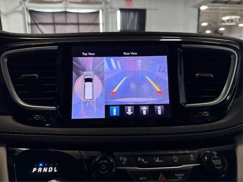 Used 2020 Chrysler Pacifica Limited w/ Advanced Safetytec Group FWD image 31