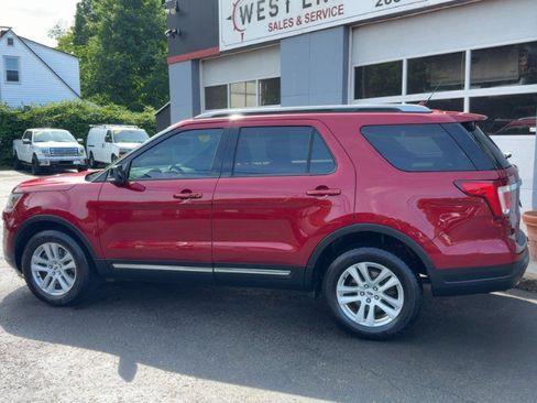 Used 2018 Ford Explorer XLT w/ Equipment Group 201A AWD/4WD image 7
