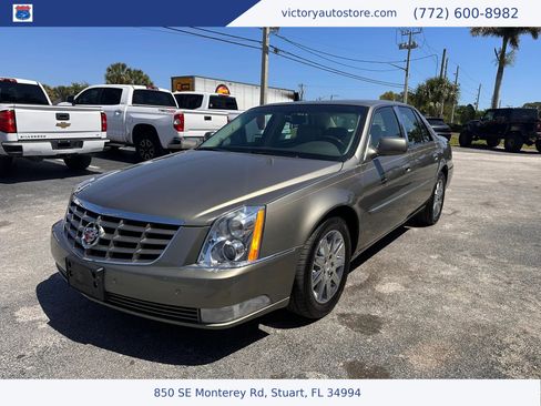 Used 2011 Cadillac DTS Premium image 3
