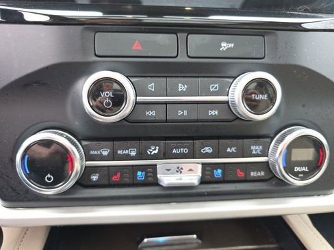 Used 2023 Ford Expedition Max Limited image 7