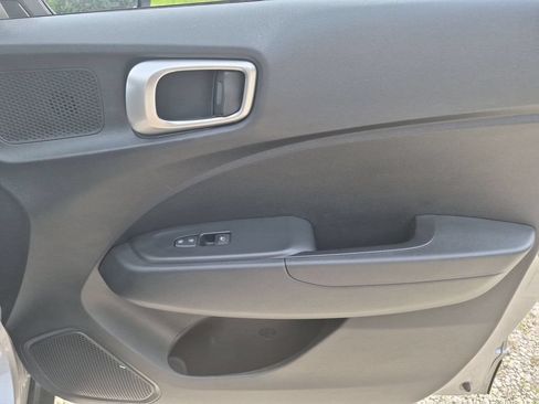 Used 2025 Hyundai Venue SEL FWD image 32
