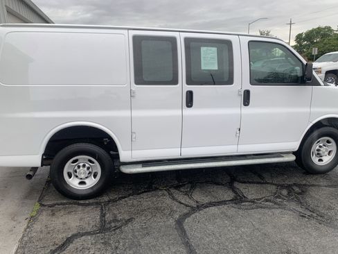 Used 2024 Chevrolet Express 2500 w/ Driver Convenience Package RWD image 5