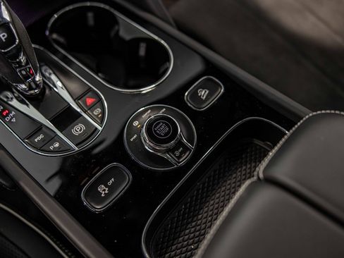 Used 2022 Bentley Bentayga image 33