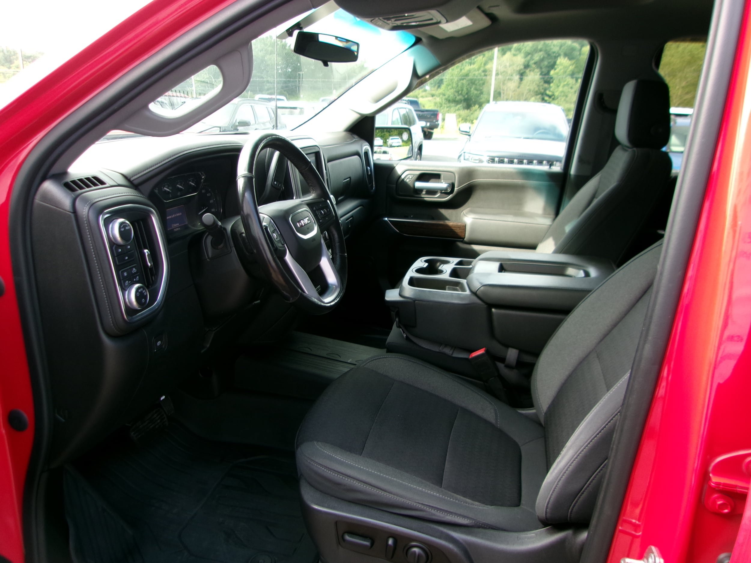 Used 2020 GMC Sierra 2500 SLE w/ SLE Value Package; AWD/4WD image 9