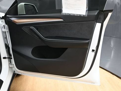 Used 2023 Tesla Model Y Long Range AWD/4WD image 39