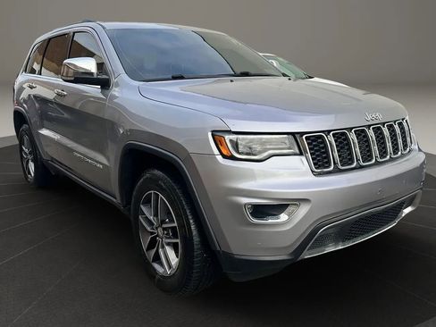 Used 2018 Jeep Grand Cherokee Limited w/ Luxury Group II image 3