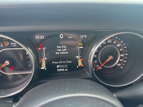 Used 2018 Jeep Wrangler Unlimited Sahara AWD/4WD image 8