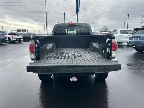 Used 2021 Toyota Tacoma TRD Off-Road w/ TRD Premium Off Road Package image 11