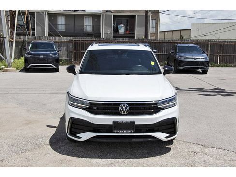 Used 2023 Volkswagen Tiguan SE R-Line FWD image 2