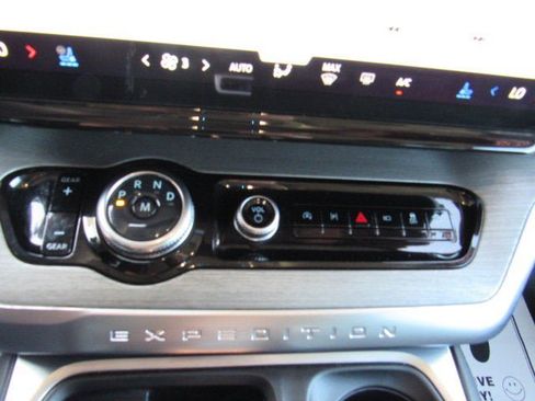 Used 2025 Ford Expedition Platinum AWD/4WD image 19