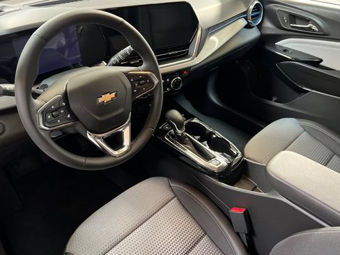 Used 2025 Chevrolet Trax LT w/ Driver Confidence Package FWD image 10