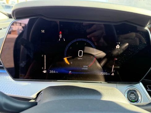 Used 2025 Chevrolet Trax LT w/ LT Convenience Package image 25