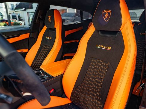 Used 2022 Lamborghini Urus image 17