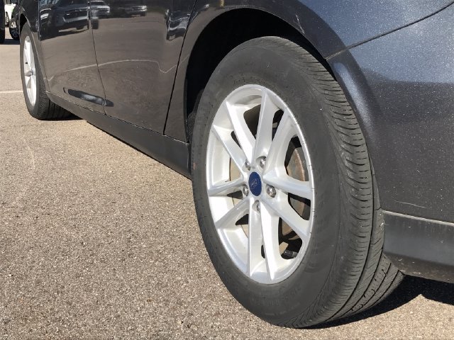 Used 2017 Ford Focus SE w/ Cold Weather Package FWD image 12