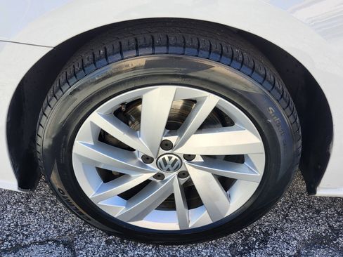 Used 2018 Volkswagen Passat 2.0T SE image 17