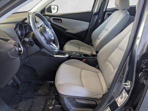 Used 2020 Toyota Yaris LE image 14